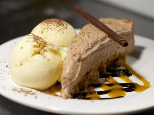 The Crown At Broad Hinton Hotel ภายนอก รูปภาพ